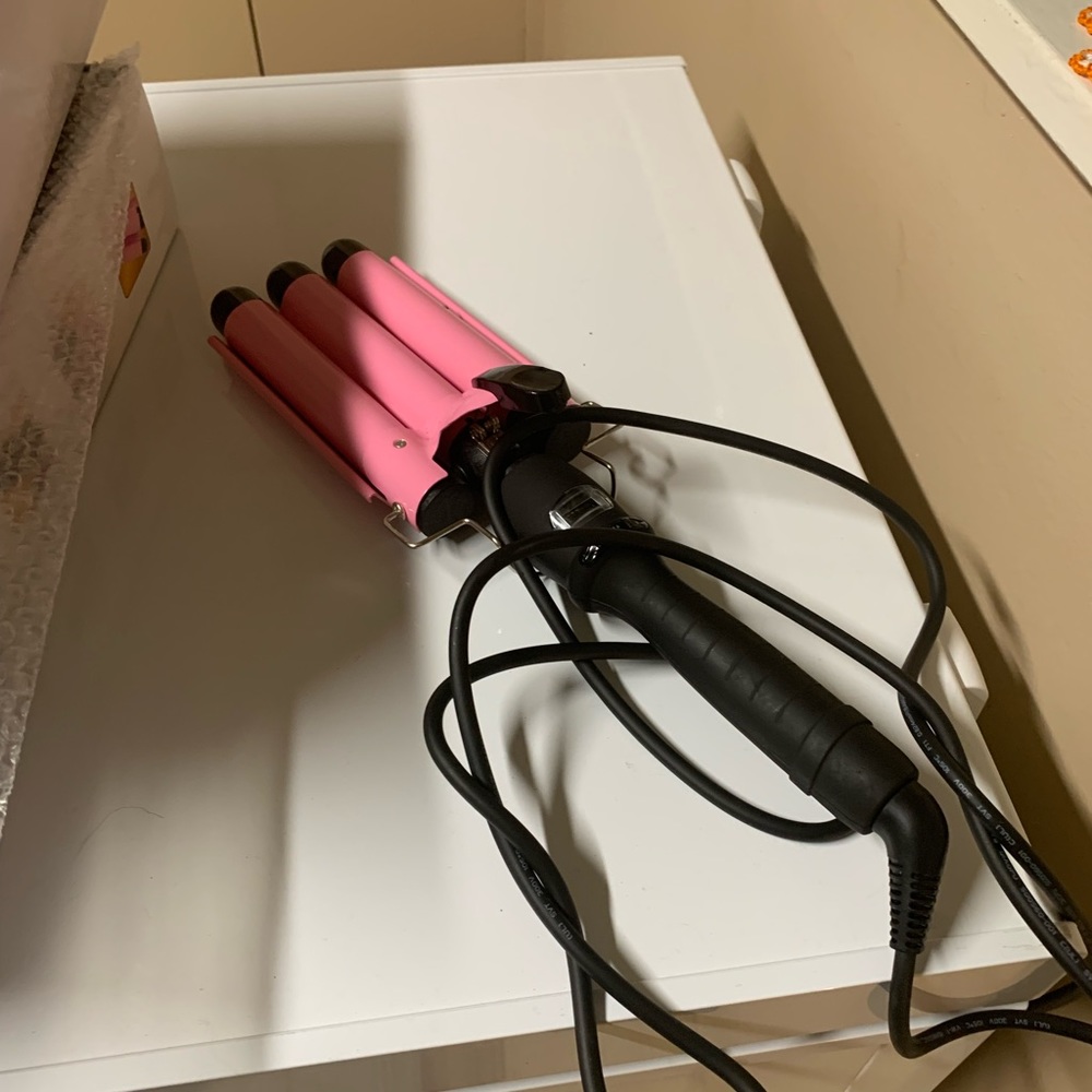 Beach wave curling iron